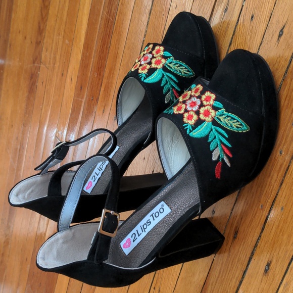 NWOT Black floral embroidered heels by 2 Lips Too - Picture 1 of 9